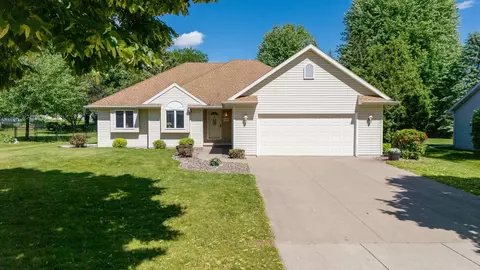 Exterior - 1900 S Carriage Ln, Appleton, WI 54914 photo 9 of 9