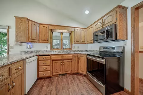 Kitchen - 1900 S Carriage Ln, Appleton, WI 54914 photo 3 of 3