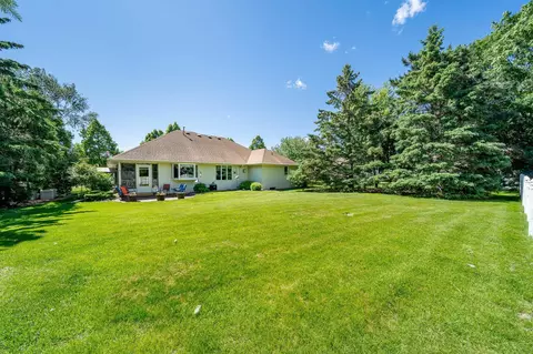 Exterior - 1900 S Carriage Ln, Appleton, WI 54914 photo 7 of 9