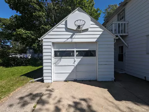 1120 N Badger Ave, Appleton, WI 54914 photo 2