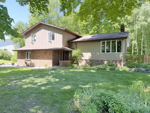 208 W Highland Dr, Oconto Falls, WI 54154