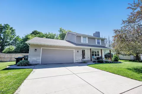 2451 Clear Brook Cir, Green Bay, WI 54313