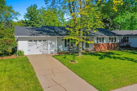 1223 Monterey Trl, De Pere, WI 54115