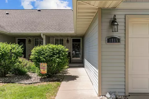 1815 Margaret St, Appleton, WI 54913 photo 2