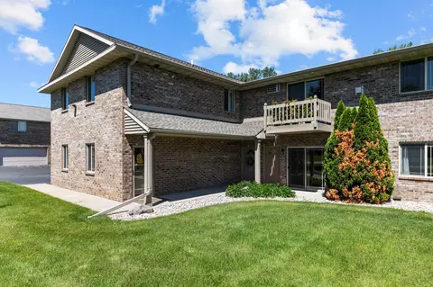 3323 N Casaloma Dr #50, Appleton, WI 54914