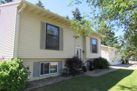 620 Habercorn Ct, Waupaca, WI 54981