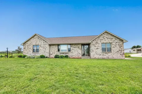 524 Prairie Ln, Luxemburg, WI 54217