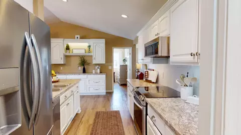 Kitchen - w2844 Brookhaven Drive, Appleton, WI 54915 photo 4 of 4
