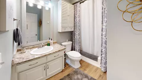 Bath - w2844 Brookhaven Drive, Appleton, WI 54915 photo 2 of 3