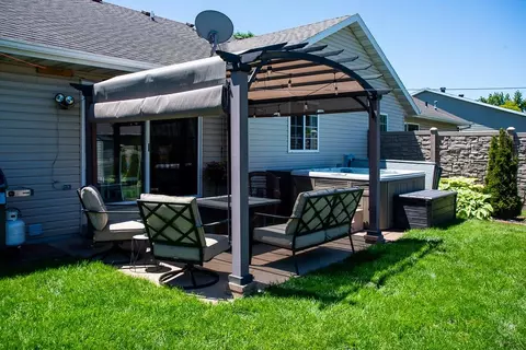 Exterior - w2844 Brookhaven Drive, Appleton, WI 54915 photo 11 of 13