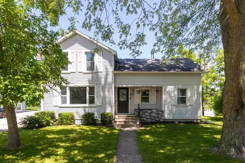 810 W 4th Ave, Oshkosh, WI 54902