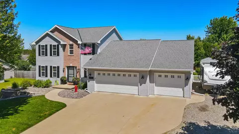 518 Oriole Dr, Oconto Falls, WI 54154