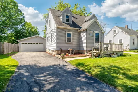 937 Marquette St, Menasha, WI 54952