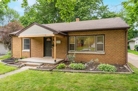 1316 E South River St, Appleton, WI 54915