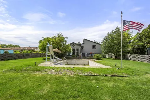 Exterior - 3016 E Canary St, Appleton, WI 54915 photo 5 of 8