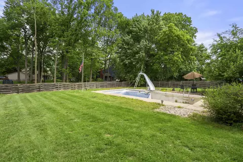 Exterior - 3016 E Canary St, Appleton, WI 54915 photo 3 of 8