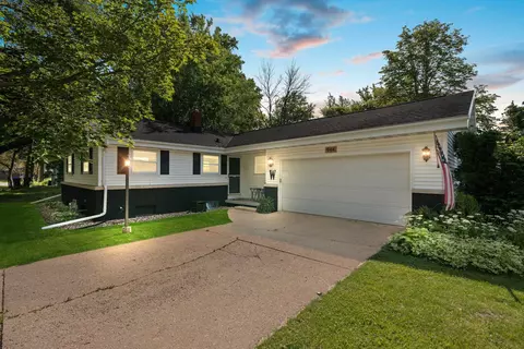 944 Bridgewood Dr, Neenah, WI 54956