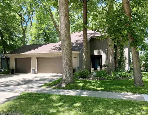 1525 Deerfield Dr, Oshkosh, WI 54904