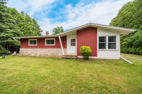 486 N Oakwood Rd, Oshkosh, WI 54904