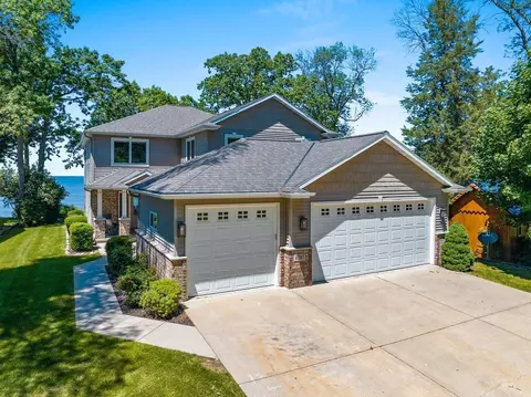 4797 Edgewater Beach Rd, Green Bay, WI 54311