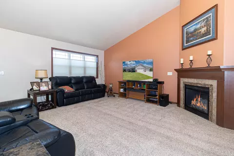 3928 Braeburn Dr, Appleton, WI 54913 photo 3