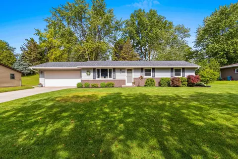 847 Hillcrest Heights Dr, Green Bay, WI 54313
