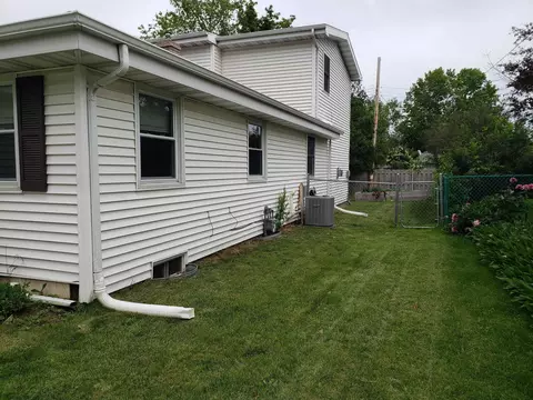 Exterior - 54 Fairway Ct, Appleton, WI 54915 photo 2 of 4