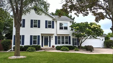 1211 Deerwood Ct, Appleton, WI 54914
