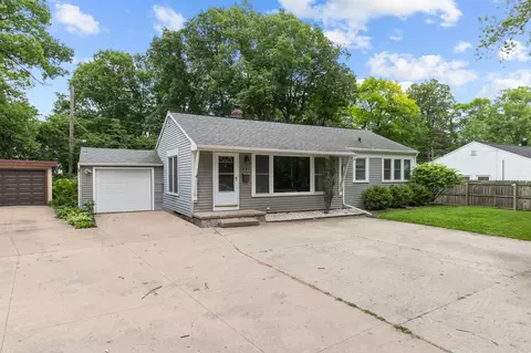 1218 S Memorial Dr, Appleton, WI 54915
