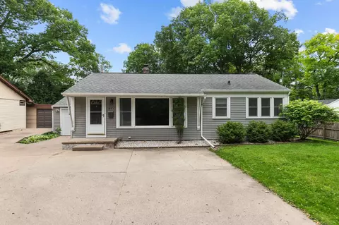 1218 S Memorial Dr, Appleton, WI 54915 photo 3
