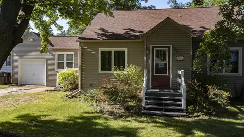 205 E Sumner St, Weyauwega, WI 54983