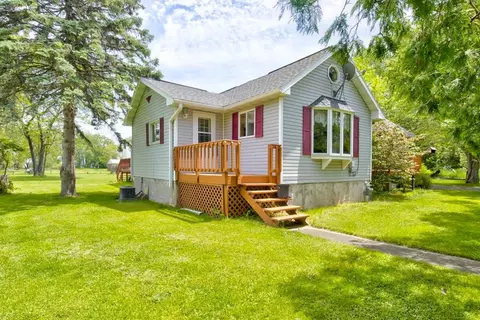 515 Hillis Ct, Marinette, WI 54143