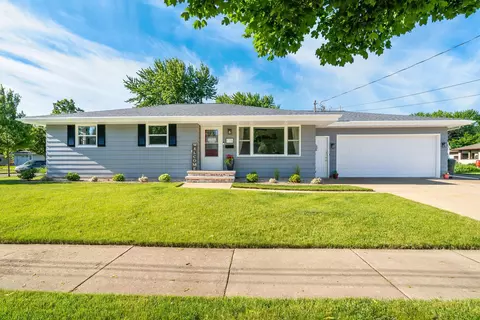 115 Daniel Ct, Combined Locks, WI 54113