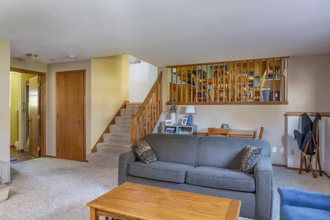 Living - n9565 Crystal Drive, Appleton, WI 54915 photo 2 of 4