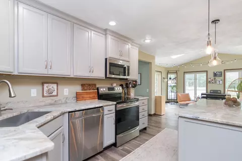 Kitchen - 3018 N Mcdonald St, Appleton, WI 54911 photo 4 of 7