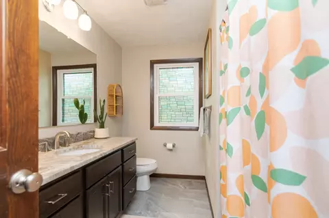 Bath - 3018 N Mcdonald St, Appleton, WI 54911 photo 2 of 6