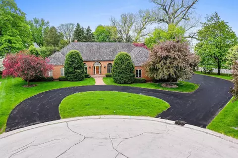 321 Braebourne Ct, Green Bay, WI 54301