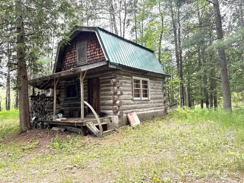 03 Lane Ln, Menominee, MI 49858