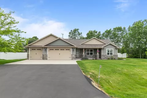 1505 Woods Edge Ln, Neenah, WI 54956