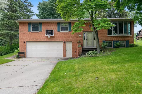 123 Rose Ln, Green Bay, WI 54302