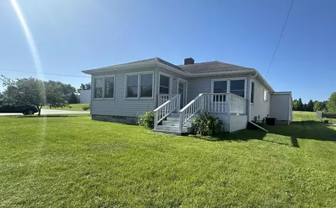 43 W 1st St, Clintonville, WI 54929