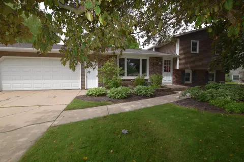991 Pawn Dr, Green Bay, WI 54313