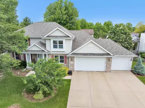 34 Brentwood Ln, Appleton, WI 54915
