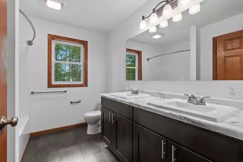 Bath - 6123 Hedgewood Ct, Abrams, WI 54101 photo 4 of 4