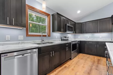 Kitchen - 6123 Hedgewood Ct, Abrams, WI 54101 photo 3 of 6