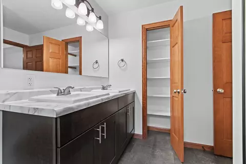 Bath - 6123 Hedgewood Ct, Abrams, WI 54101 photo 2 of 4