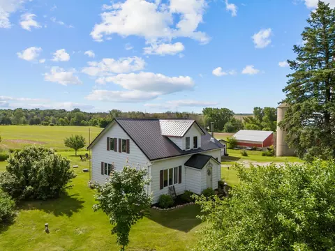 n862 Lawn Road, Seymour, WI 54165