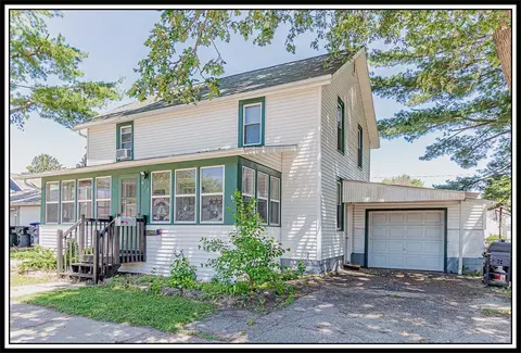 413 E Pine St, New London, WI 54961