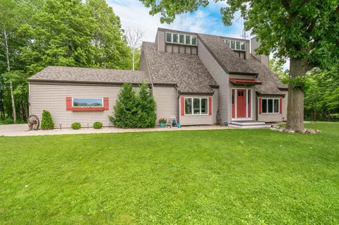 n1108 North Road, Hortonville, WI 54944