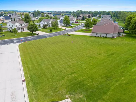 fairway drive, Luxemburg, WI 54217